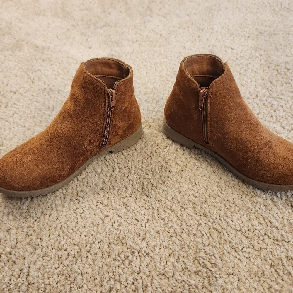 Just Fab Youth Big Kid‎ Size 2 Brown Suede Short Boots Bootie